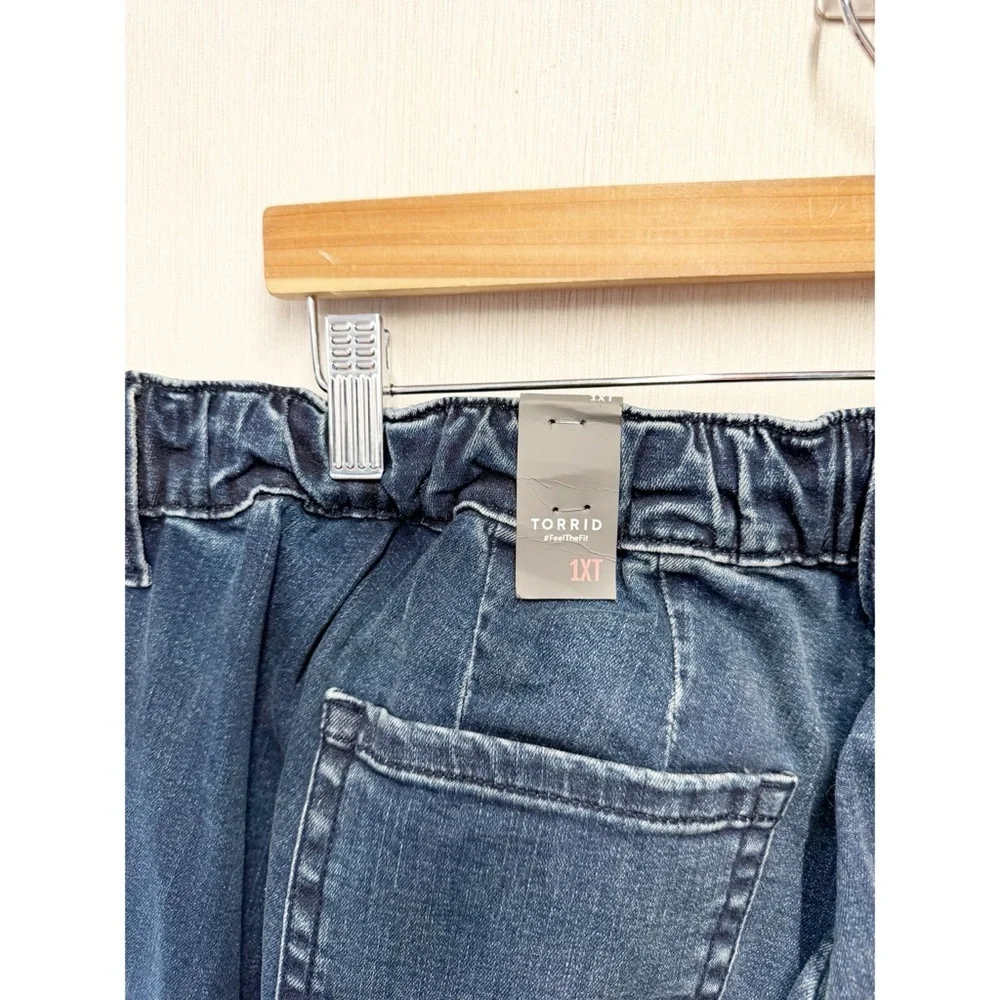 Torrid Pull-On Boyfriend Straight Mid-Rise Medium Wash Jeans, Size 1XT